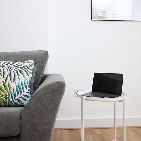 St Thomas Loft Views By Ssw - 2Br, Parking, Sleeps 4, Easy Access To City Centre, Marina, Beach And M4 Swansea Exterior foto